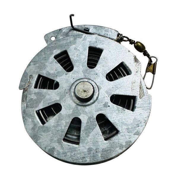 Mechanical Fisher Fishing Reel Flat Trigger Made in Little Rock, Arkansas - Picture 5 of 7